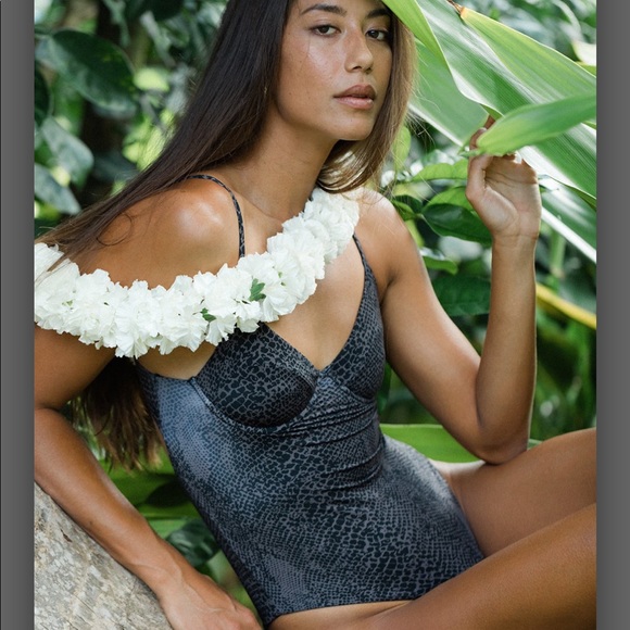 Acacia Python one piece suit - Picture 4 of 9